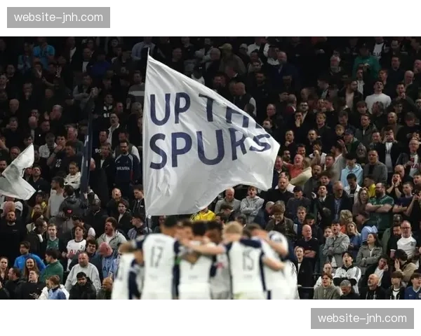 马赛球迷组织因在客场比赛中有违规行为，被欧足联禁止购买下一客场球票